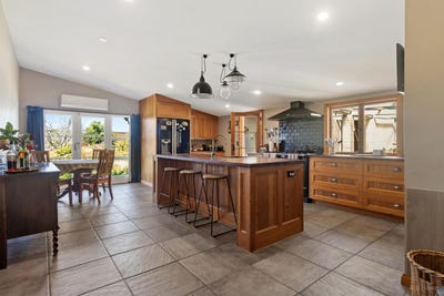 /international/nz/243-high-street-waimate-canterbury-380066121414/