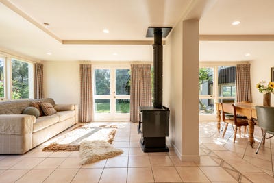 /international/nz/5-oak-place-gleniti-timaru-380066107536/