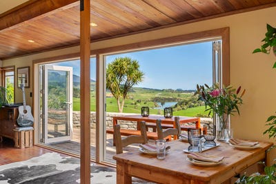 /international/nz/4173-state-highway-23-raglan-waikato-380066115204/