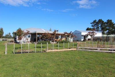 /international/nz/94-farm-road-waipukurau-and-surrounds-central-hawkes-bay-380066082875/