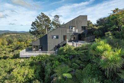 /international/nz/213-scenic-drive-titirangi-waitakere-city-380066077602/