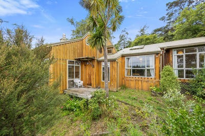 /international/nz/126-doctors-point-road-waitati-dunedin-city-380066107392/