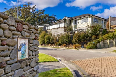 /international/nz/4-pukeko-place-picton-marlborough-380066169549/