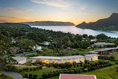 /international/nz/38-upland-road-huia-waitakere-city-380066124063/