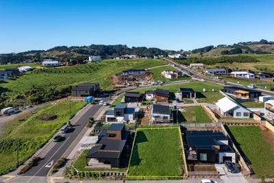 /international/nz/67-omahina-street-raglan-waikato-380066107469/