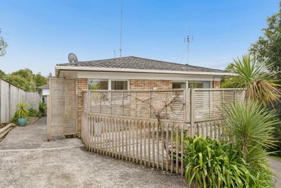 /international/nz/27-robin-lane-browns-bay-north-shore-city-380066086446/