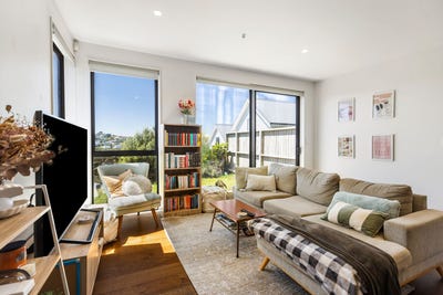 /international/nz/62-spenmoor-street-newlands-wellington-city-380066115323/