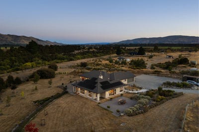 /international/nz/136-te-awa-road-albert-town-wanaka-380066099925/