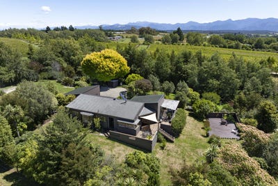 /international/nz/10-hewetson-rd-upper-moutere-tasman-380066076832/