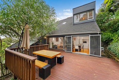 /international/nz/coronation-road-hillcrest-north-shore-city-380066082255/