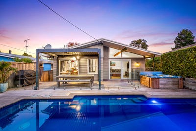 /international/nz/108-cliff-view-drive-green-bay-waitakere-city-380066092968/