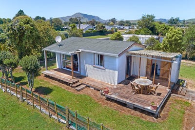 /international/nz/hale-street-tolaga-bay-gisborne-380066121900/