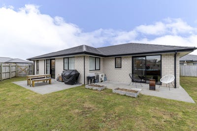 /international/nz/32-aratapu-street-waitara-new-plymouth-380066169232/