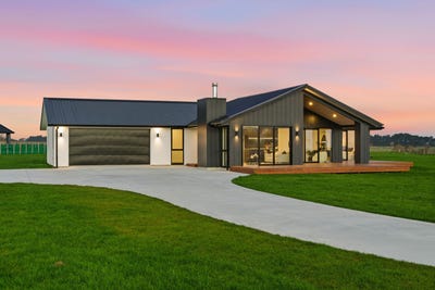 /international/nz/hikuawa-road-okoia-whanganui-380066122449/