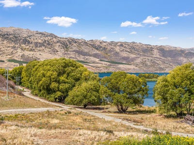 /international/nz/cromwell-central-otago-lakes-district-380066122337/
