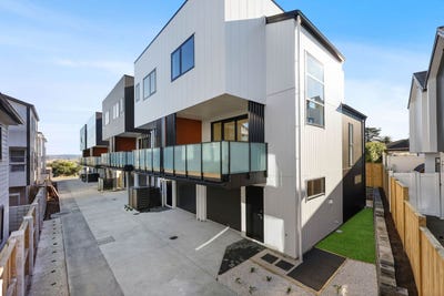 /international/nz/18-richardson-road-mount-albert-auckland-city-380066086137/