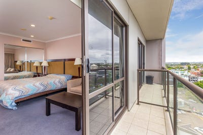 /international/nz/takapuna-north-shore-city-380066100786/
