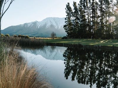 /international/nz/windwhistle-selwyn-380066075515/
