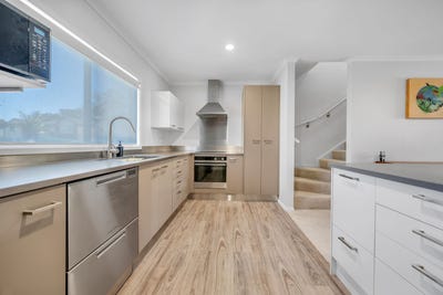 /international/nz/172-mcleod-road-te-atatu-south-waitakere-city-380066116393/