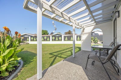 /international/nz/greenmeadows-napier-city-380066096886/