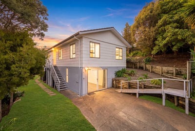 /international/nz/11-jenanne-place-totara-vale-north-shore-city-380066175847/