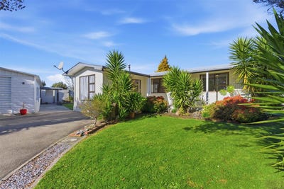 /international/nz/courtney-street-motueka-tasman-380066097489/