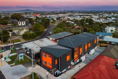 /international/nz/246-wairau-road-glenfield-north-shore-city-380066077370/