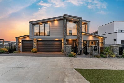/international/nz/13-michael-richard-place-east-tamaki-heights-manukau-city-380066088674/