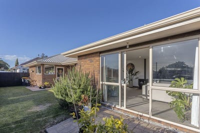 /international/nz/267a-lake-terrace-road-shirley-christchurch-city-380066182679/