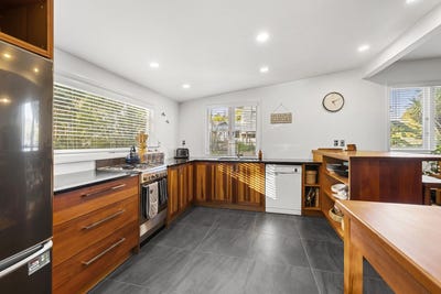 /international/nz/15-east-street-raglan-waikato-380066117132/
