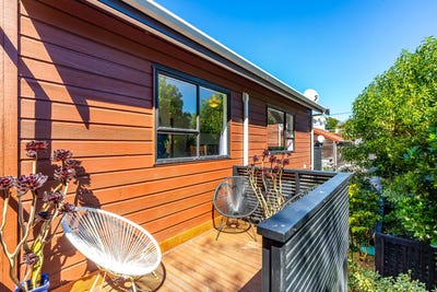 /international/nz/10b-mersey-street-island-bay-wellington-city-380066113164/