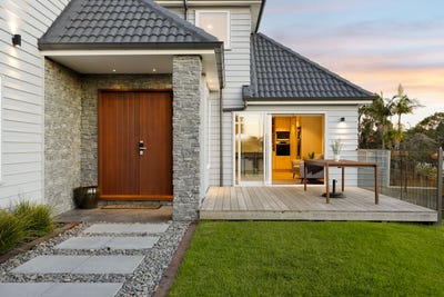 /international/nz/13-tyrico-close-unsworth-heights-north-shore-city-380066095049/