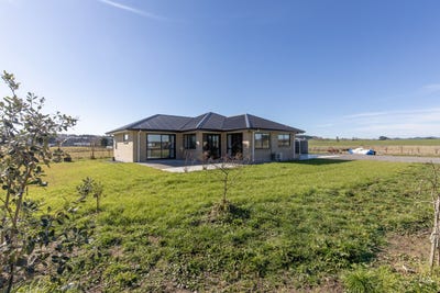 /international/nz/63-farm-road-waipukurau-and-surrounds-central-hawkes-bay-380066085013/