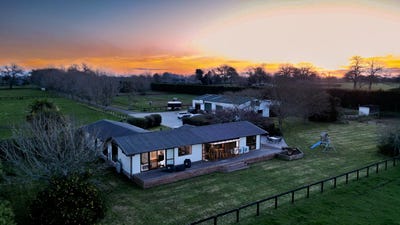 /international/nz/288-fencourt-road-cambridge-waipa-380066169480/