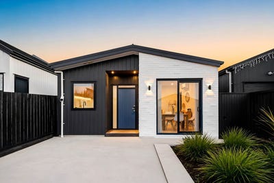 /international/nz/19-horokaka-street-massey-waitakere-city-380066169679/