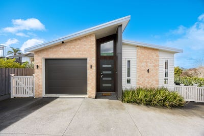 /international/nz/massey-waitakere-city-380066174910/
