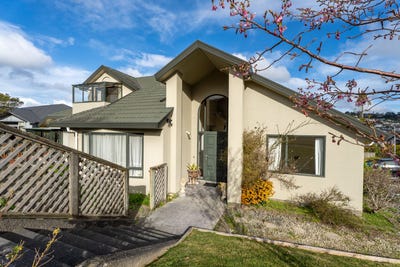 /international/nz/16-waverton-terrace-churton-park-wellington-city-380066096203/
