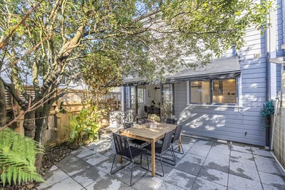 /international/nz/aro-street-aro-valley-gisborne-380066122735/