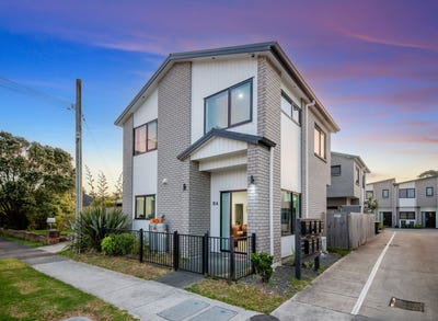 /international/nz/ranui-waitakere-city-380066115480/