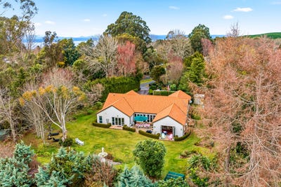 /international/nz/58-gillespie-place-acacia-bay-taupo-380066168840/