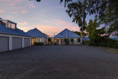 /international/nz/98-godfrey-road-fairhall-marlborough-380066083334/