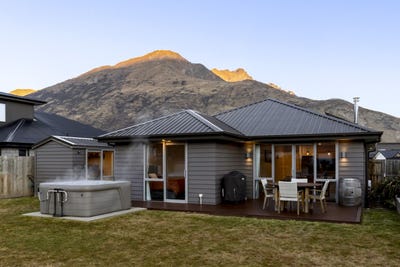 /international/nz/walton-way-lower-shotover-queenstown-380066106136/