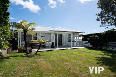 /international/nz/15-robert-street-newlands-wellington-city-380066109820/