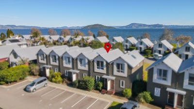 /international/nz/mourea-rotorua-380066180436/