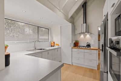 /international/nz/8-langstone-street-welcome-bay-tauranga-380066177338/