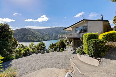 /international/nz/424-port-underwood-road-queen-charlotte-sound-marlborough-380066107029/