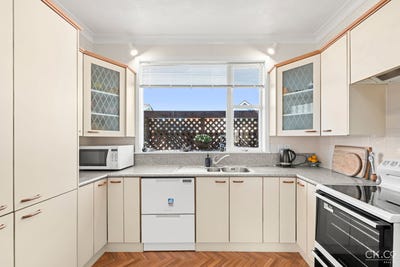 /international/nz/64-totara-crescent-woburn-wellington-380066121051/