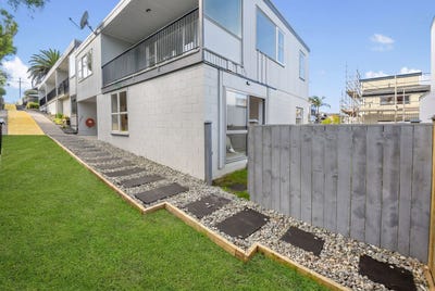 /international/nz/milford-north-shore-city-380066106955/