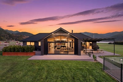 /international/nz/4-sirocco-place-picton-marlborough-380066168650/