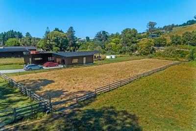 /international/nz/42-hacche-road-outer-kaiti-gisborne-380066098444/